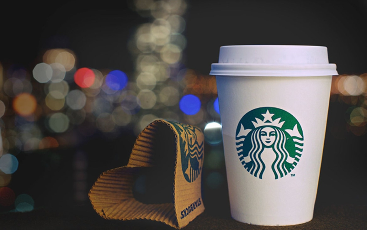 瑞幸酱香拿铁爆火，星巴克慌不慌？