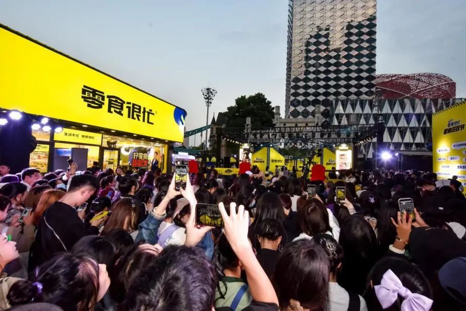 全食展资讯|零食很忙、赵一鸣零食合并，谁“慌”了？