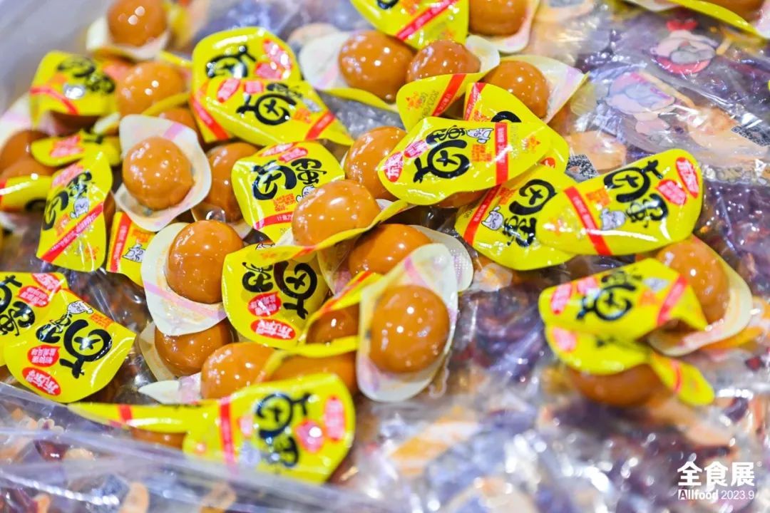 休闲食品行业市场格局分散，细分子行业大有可为