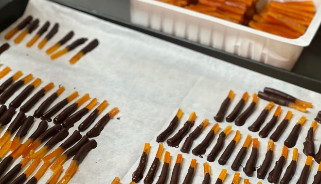 巧克力+水果，价格越贵，销量越高？