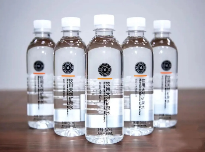 劲仔上新素肉；嚼绊推黑爆珠；胖东来做矿泉水……