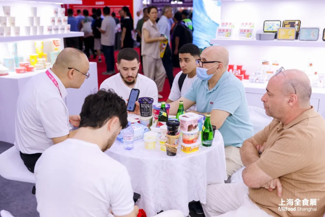 首日开展迎来72098人次，第25届全球高端食品展览会沪上盛大启幕！